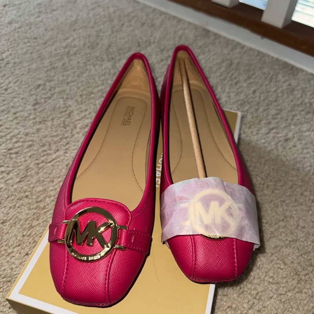 NWT Michael Kors Flats Size 7